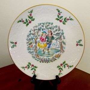 Royal Doulton 1977 Christmas Plate Bone China 8.25” Collectible EUC